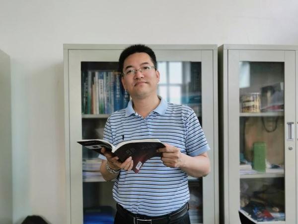 学校师德标兵李安：三尺讲台育桃李、一颗丹心铸师魂